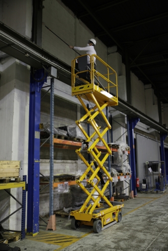 19' Self Propelled Scissor Lift